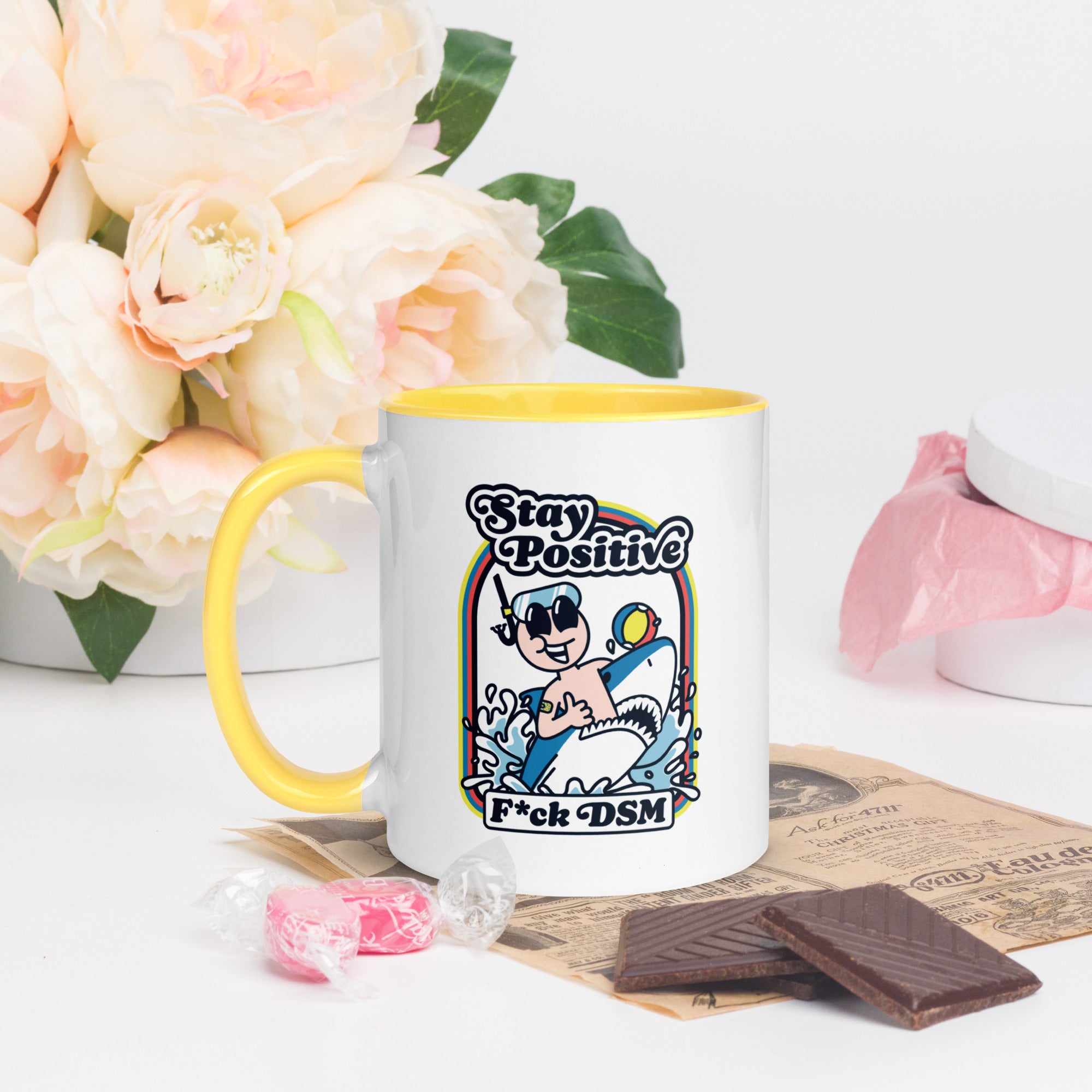 Taza blanca y amarilla de 325 ml con diseño personalizado, bonito, moderno, artístico, simbólico y urbano. Con significado profundo inspirado en la psicología.