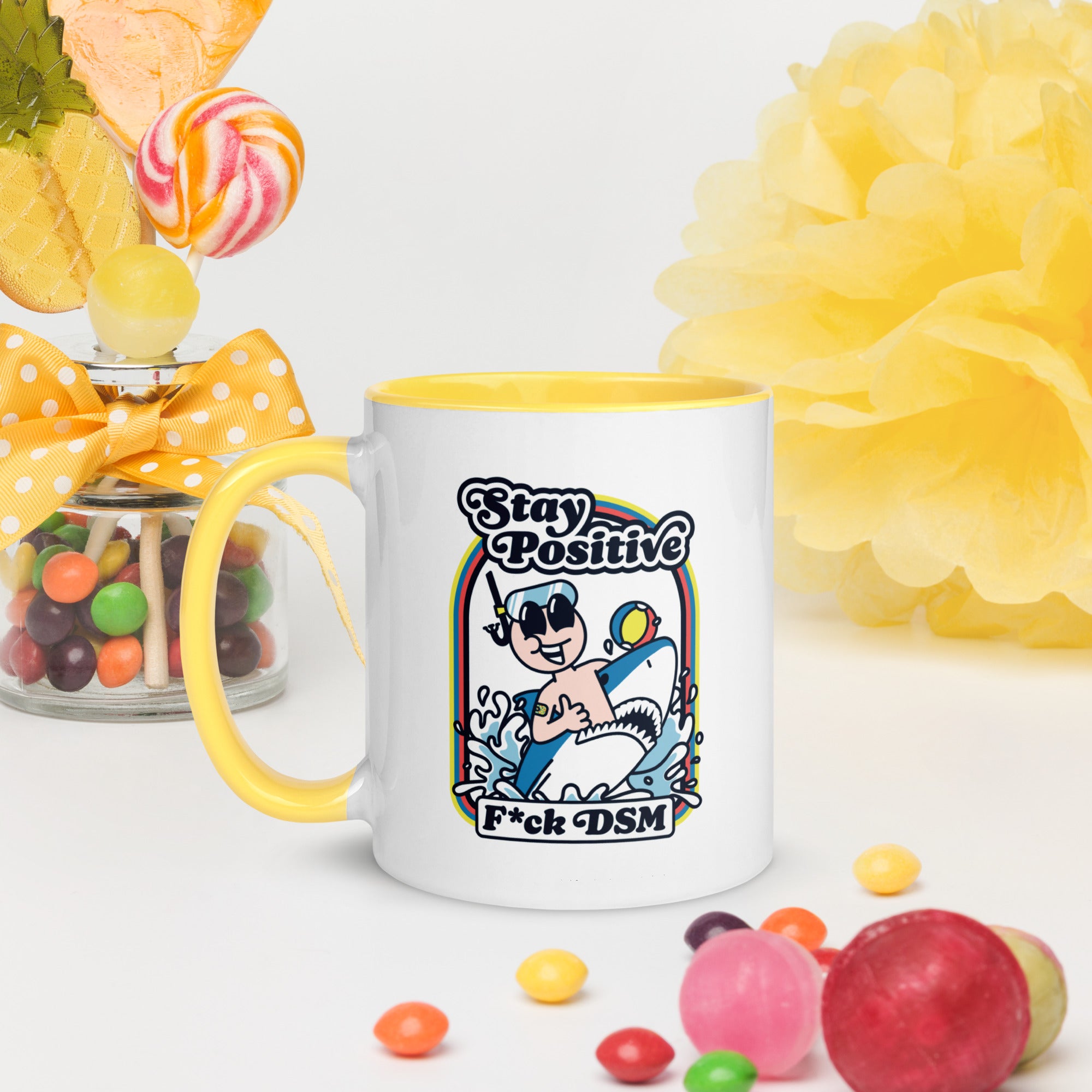 Taza blanca y amarilla de 325 ml con diseño personalizado, bonito, moderno, artístico, simbólico y urbano. Con significado profundo inspirado en la psicología.